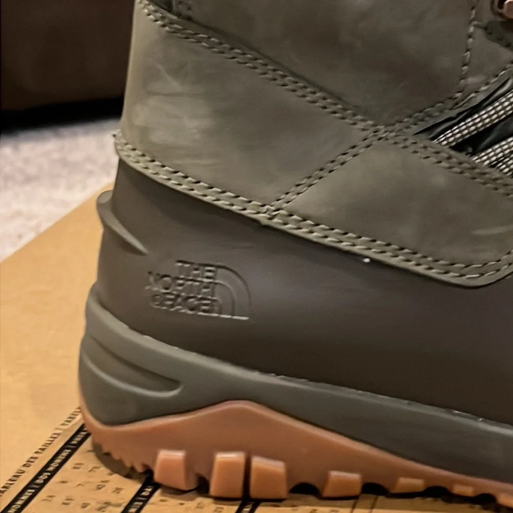 The North Face Yukiona Mid Winter snow Boots tarmac green new Women’s Size 6.5